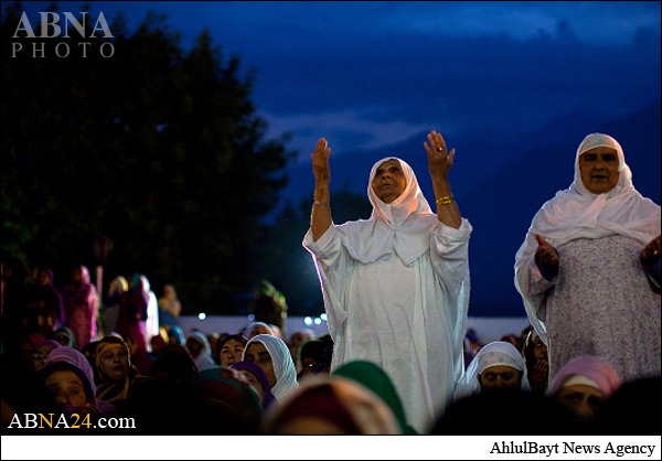 تصویری رپورٹ/ کشمیر میں شب معراج کو عظیم اجتماع